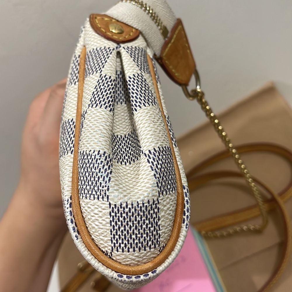 [$1400cad]💥AUTHENTIC Louis Vuitton Damier Azur Eva Clutch💥 - Picture 8 of 17